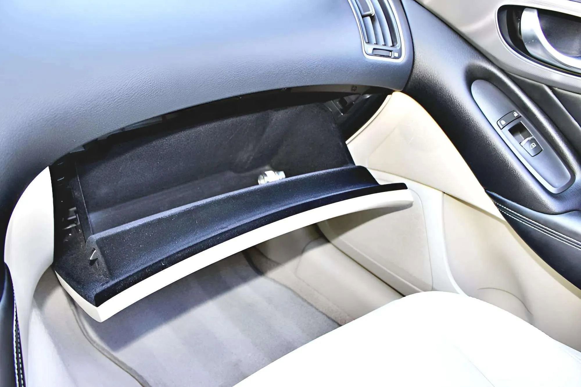 Used 2014 INFINITI Q50 Premium w/ Navigation Package image 22