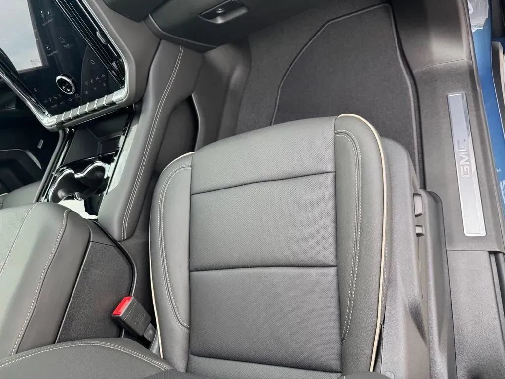 New 2026 GMC Yukon Elevation w/ Elevation Premium Package AWD/4WD image 15