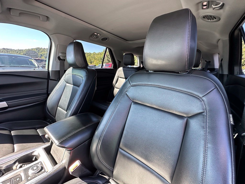 Used 2020 Ford Explorer XLT w/ Equipment Group 202A AWD/4WD image 40