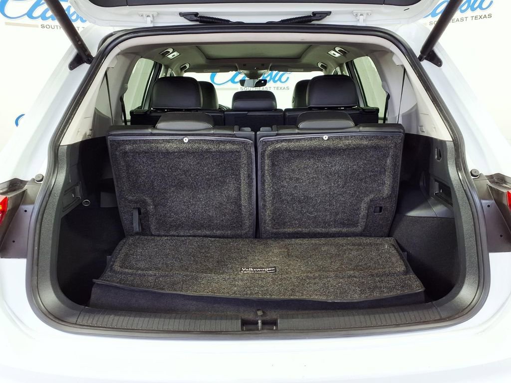 Used 2022 Volkswagen Tiguan SE w/ Panoramic Sunroof Package image 10