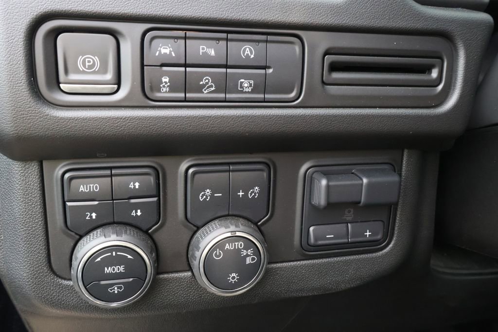 Certified 2024 Chevrolet Suburban Z71 w/ Off-Road Capability Package image 15