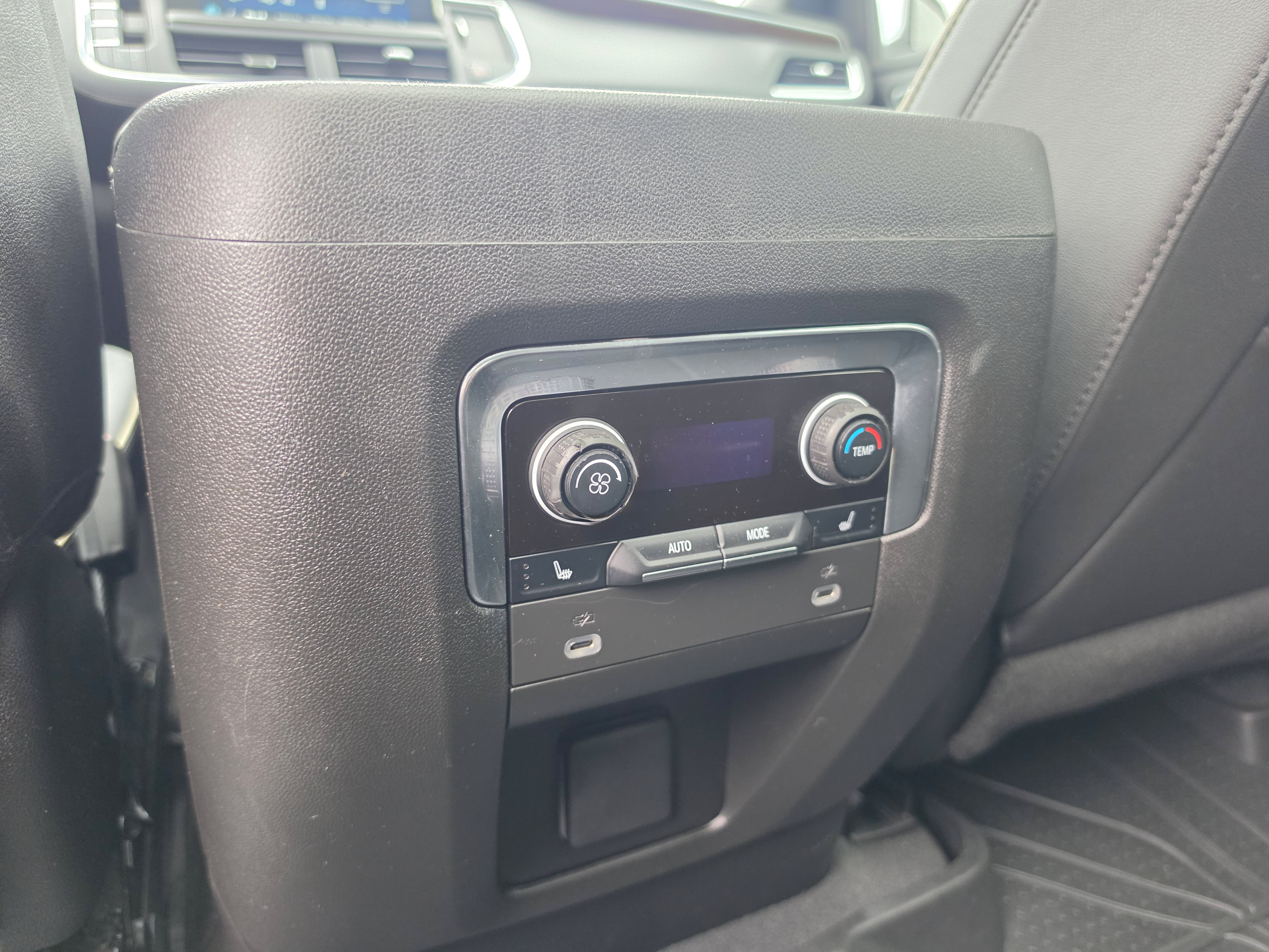 Used 2023 Chevrolet Tahoe Premier AWD/4WD image 17