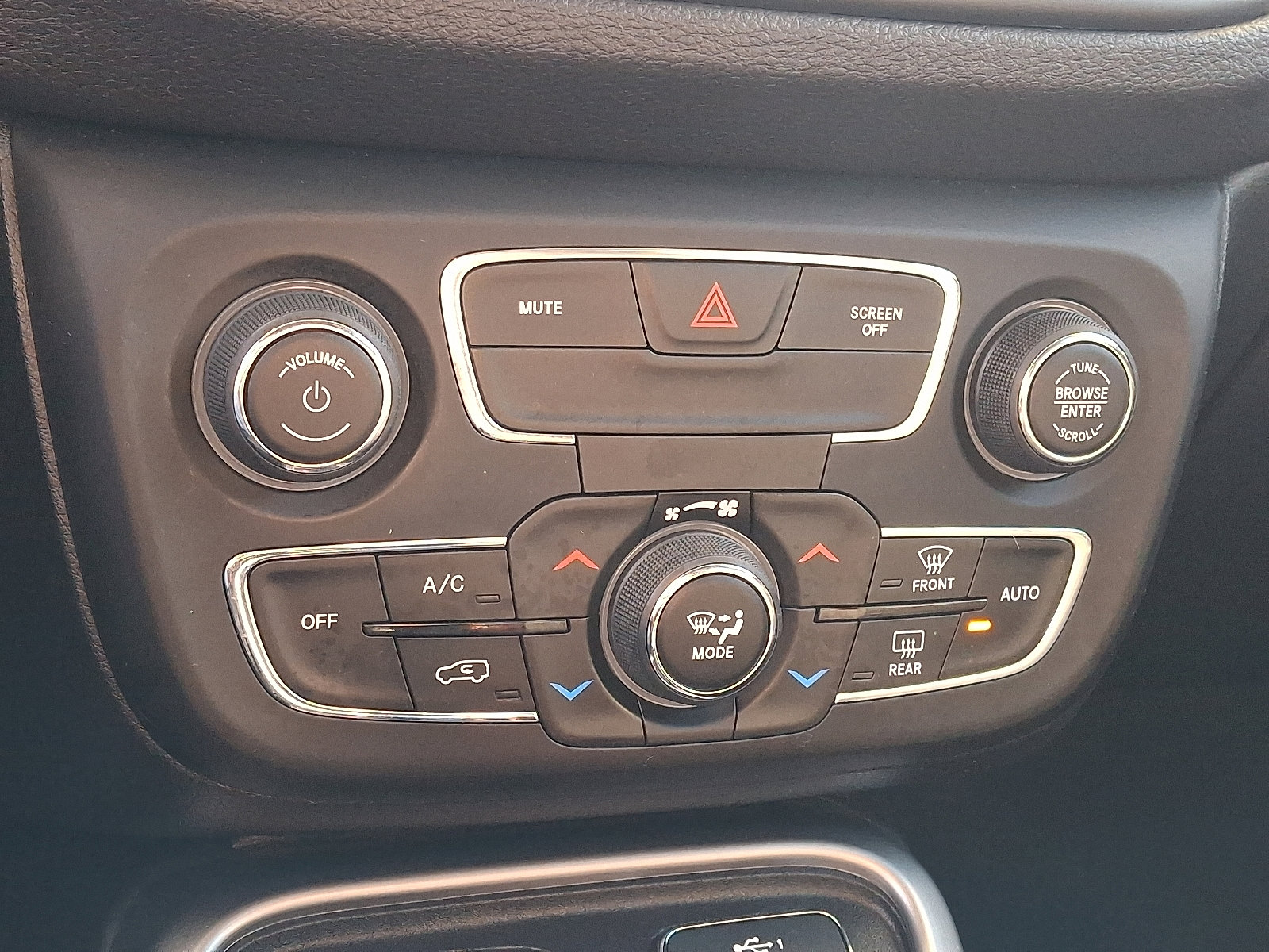 Used 2020 Jeep Compass Latitude w/ Cold Weather Group image 17