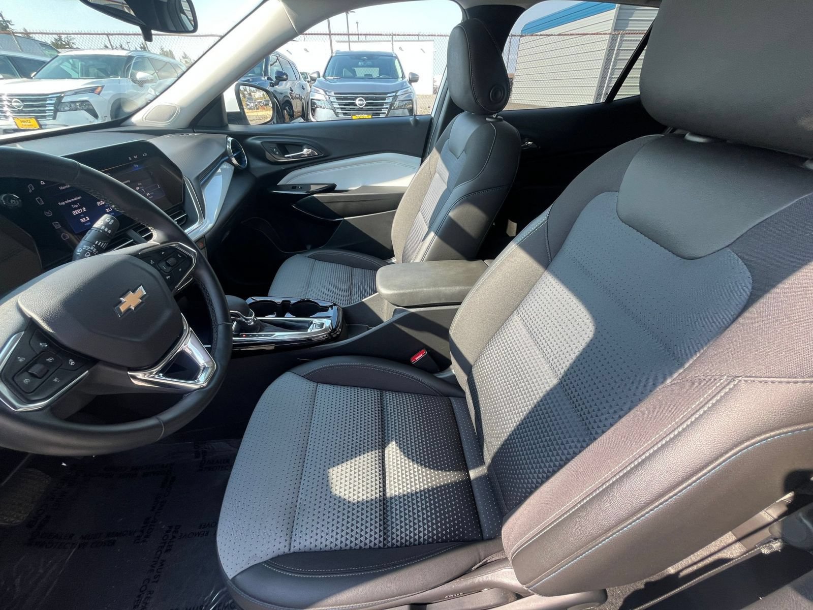 Used 2025 Chevrolet Trax LT w/ LT Convenience Package FWD image 27