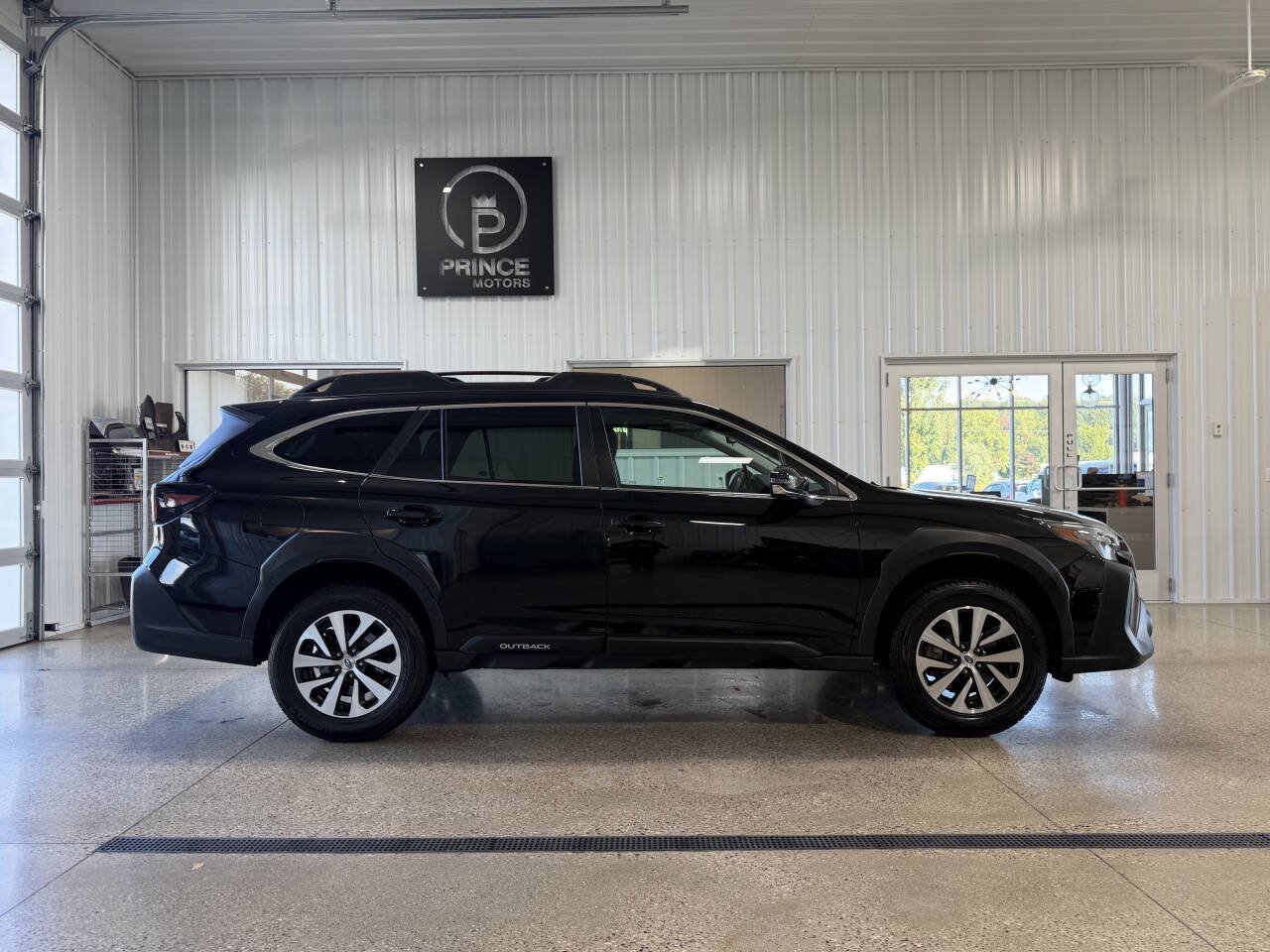 Used 2023 Subaru Outback Premium AWD/4WD image 5
