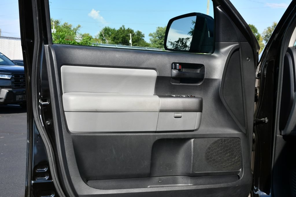 Used 2016 Toyota Sequoia SR5 AWD/4WD image 13