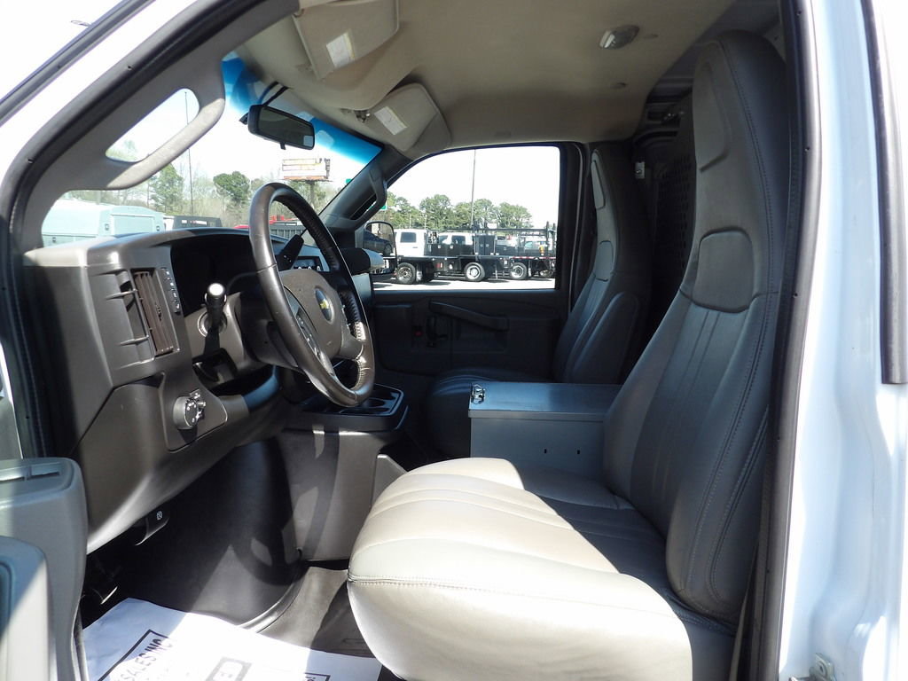 Used 2021 Chevrolet Express 3500 w/ Driver Convenience Package image 17