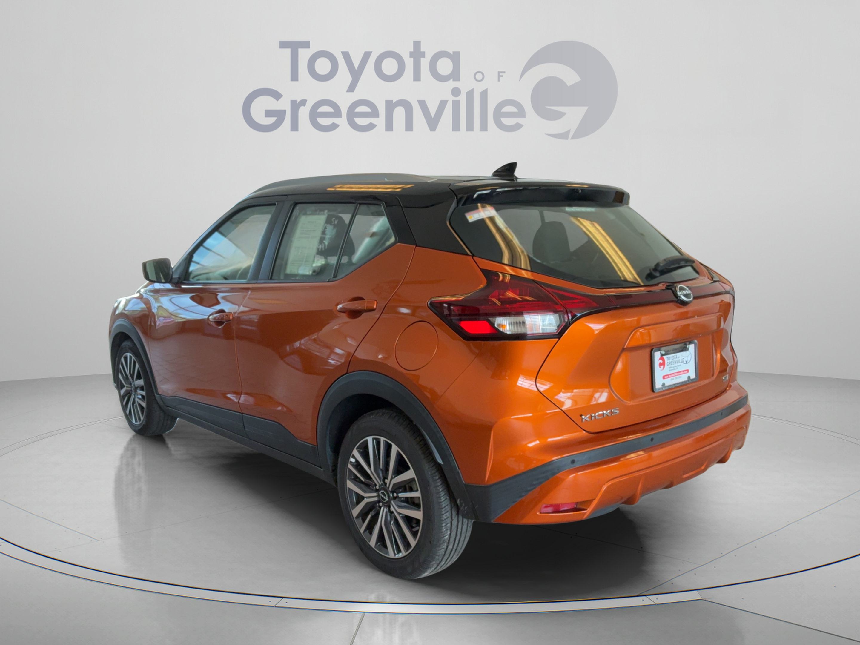 Used 2023 Nissan Kicks SV FWD image 4