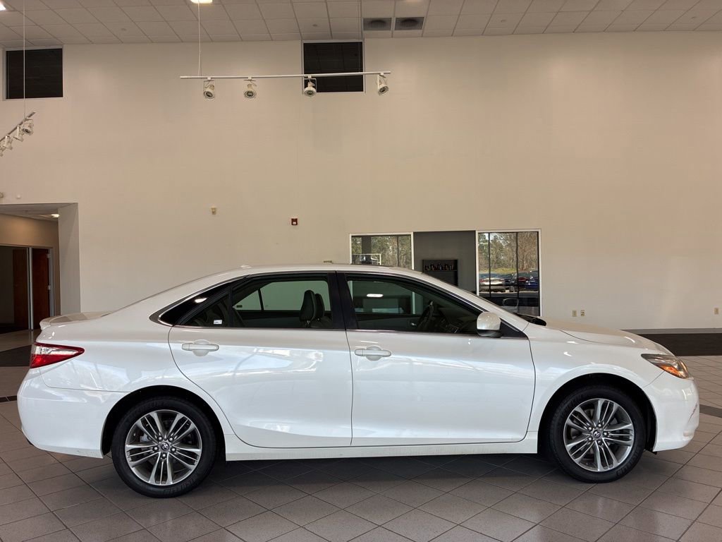 Used 2017 Toyota Camry SE w/ Moonroof Package image 14