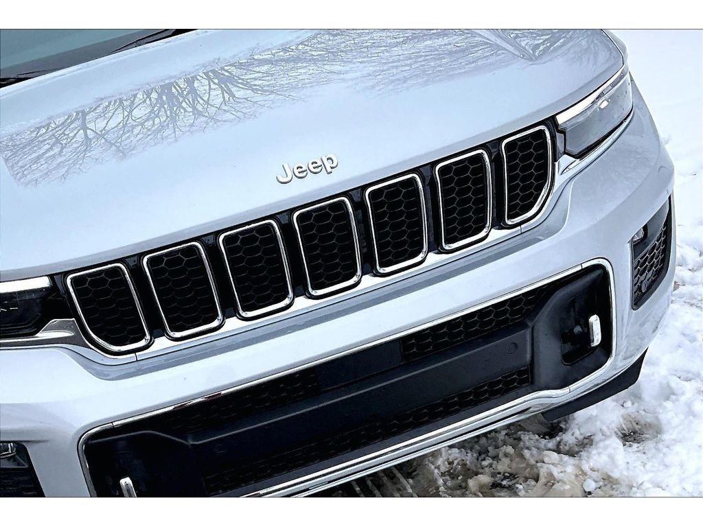 Certified 2025 Jeep Grand Cherokee Overland w/ Luxury Tech Group IV image 32