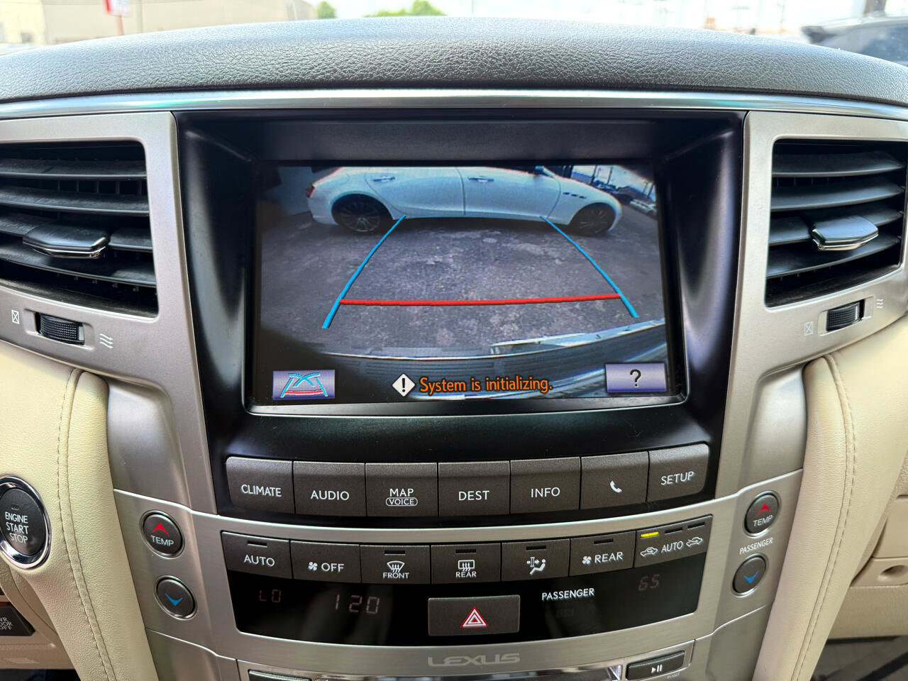 Used 2015 Lexus LX 570 4WD image 27