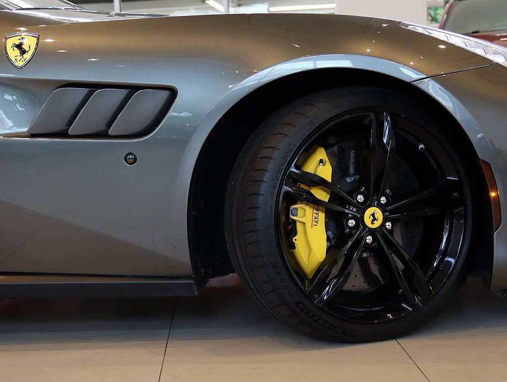 Certified 2017 Ferrari GTC4Lusso image 10