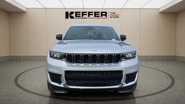 Used 2025 Jeep Grand Cherokee L Laredo AWD/4WD image 9
