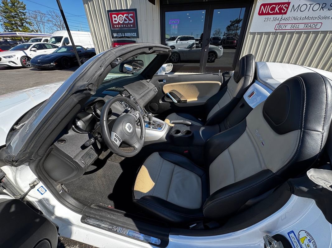 Used 2009 Saturn Sky Red Line RWD image 3