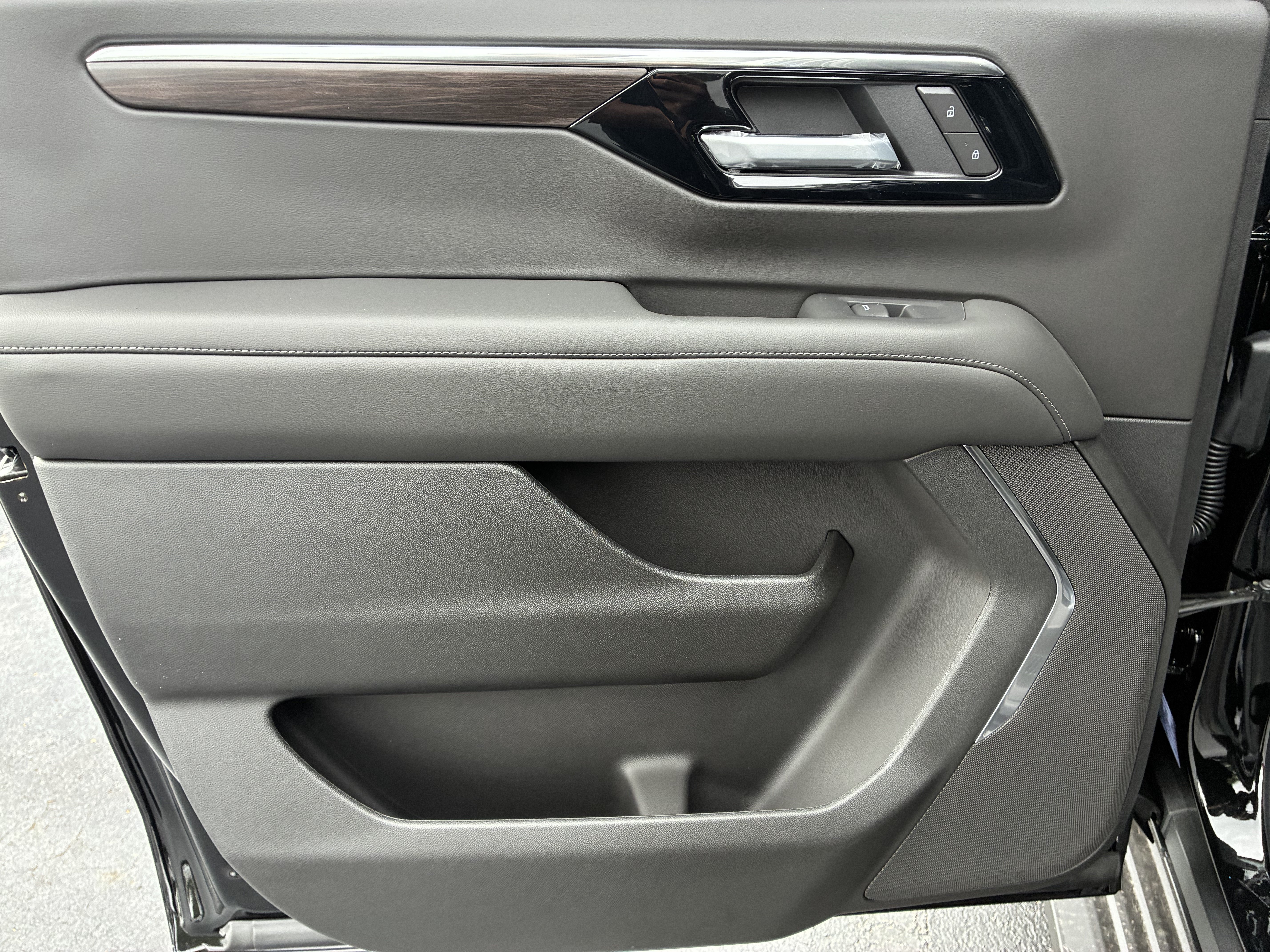 New 2027 Chevrolet Suburban LS w/ Max Trailering Package RWD image 14