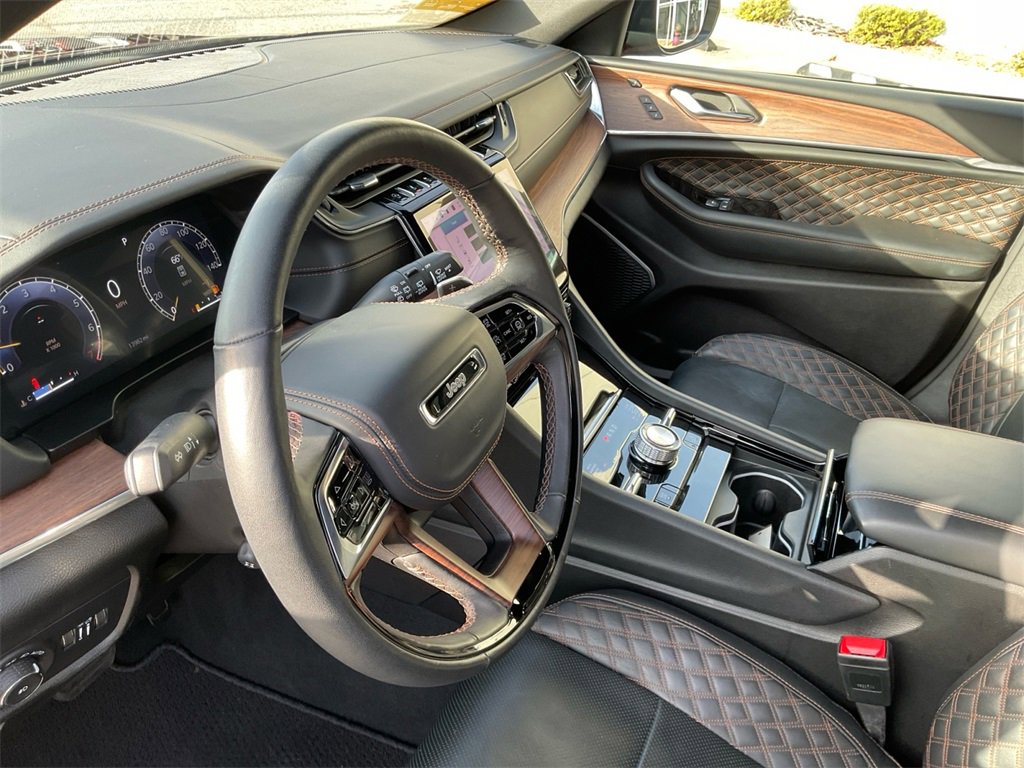 Used 2025 Jeep Grand Cherokee Summit image 36