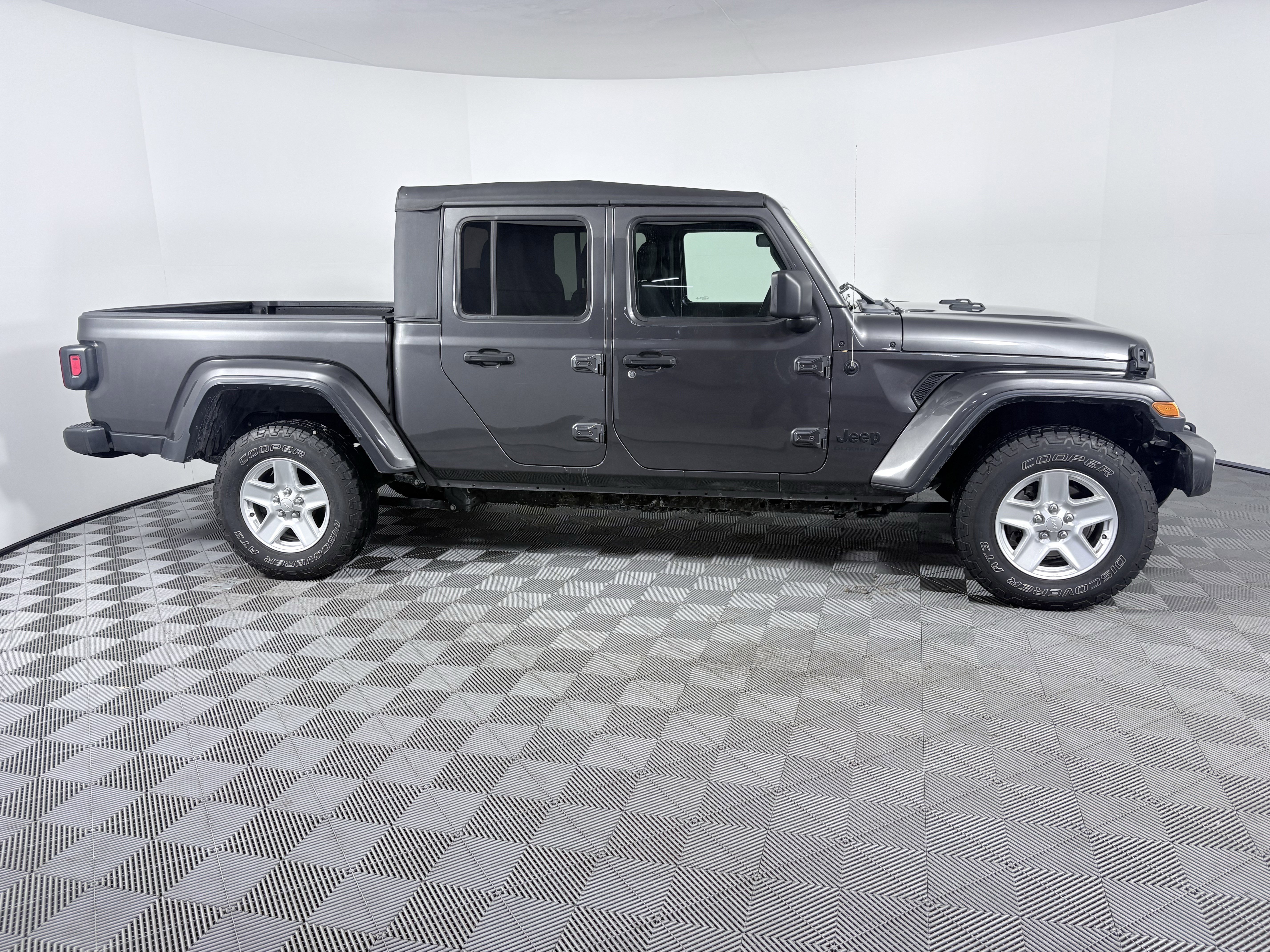Used 2021 Jeep Gladiator Sport image 11