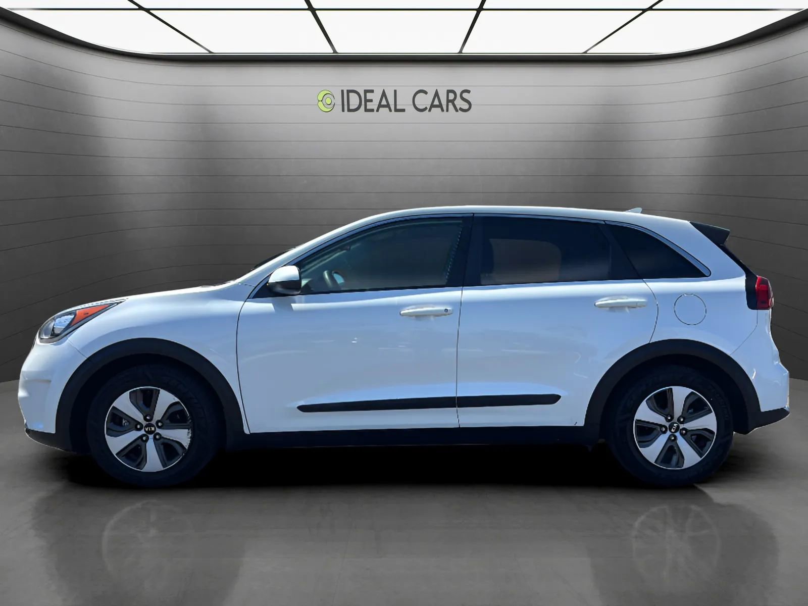 Used 2017 Kia Niro FE FWD image 8