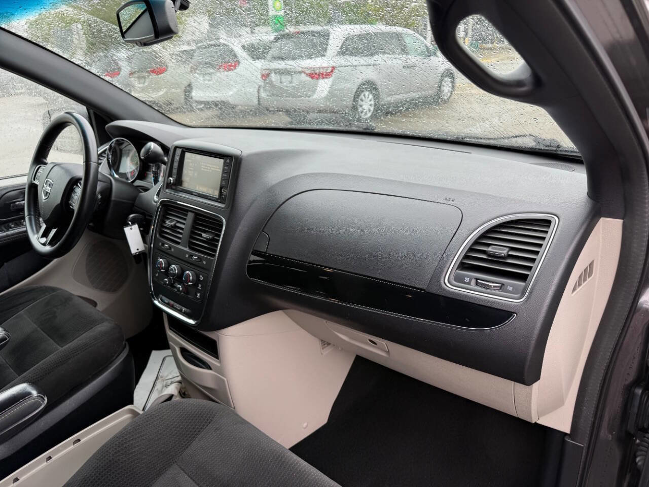 Used 2016 Dodge Grand Caravan SE FWD image 31