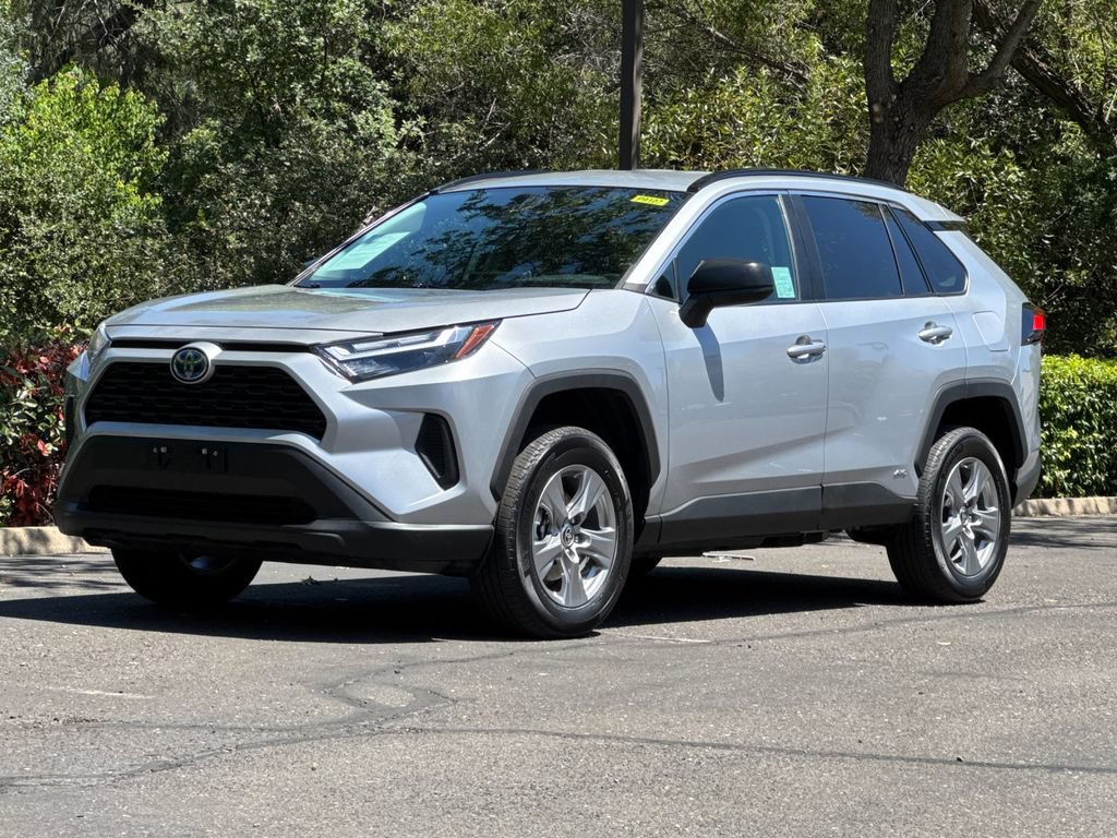 Used 2024 Toyota RAV4 LE AWD/4WD image 9