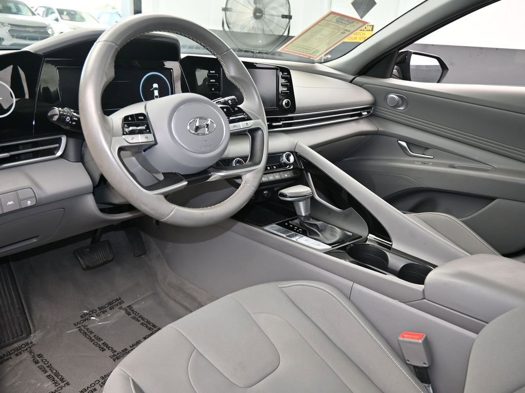 Used 2022 Hyundai Elantra SEL w/ Convenience + Premium Package image 13