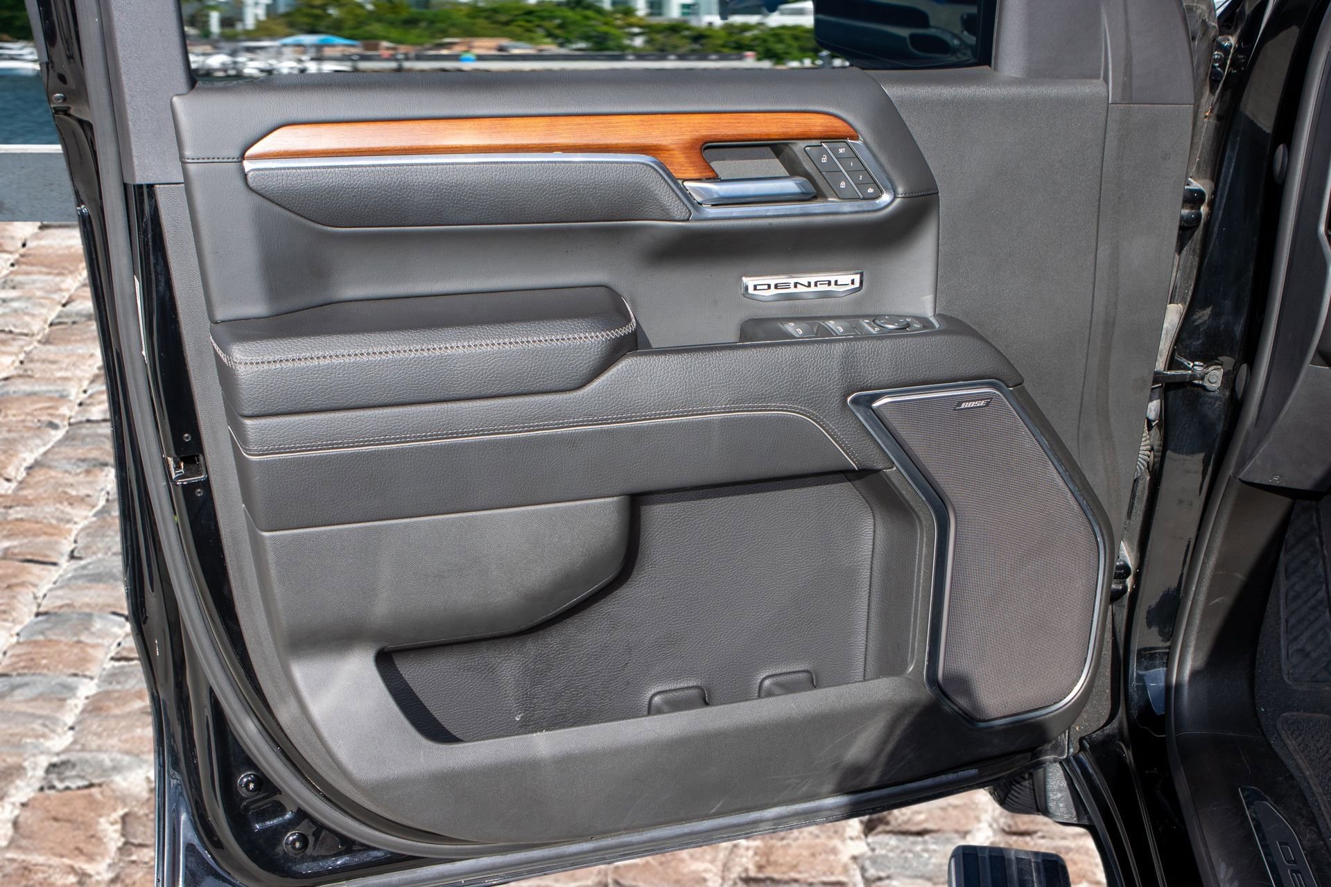 Used 2022 GMC Sierra 1500 Denali w/ Technology Package image 9