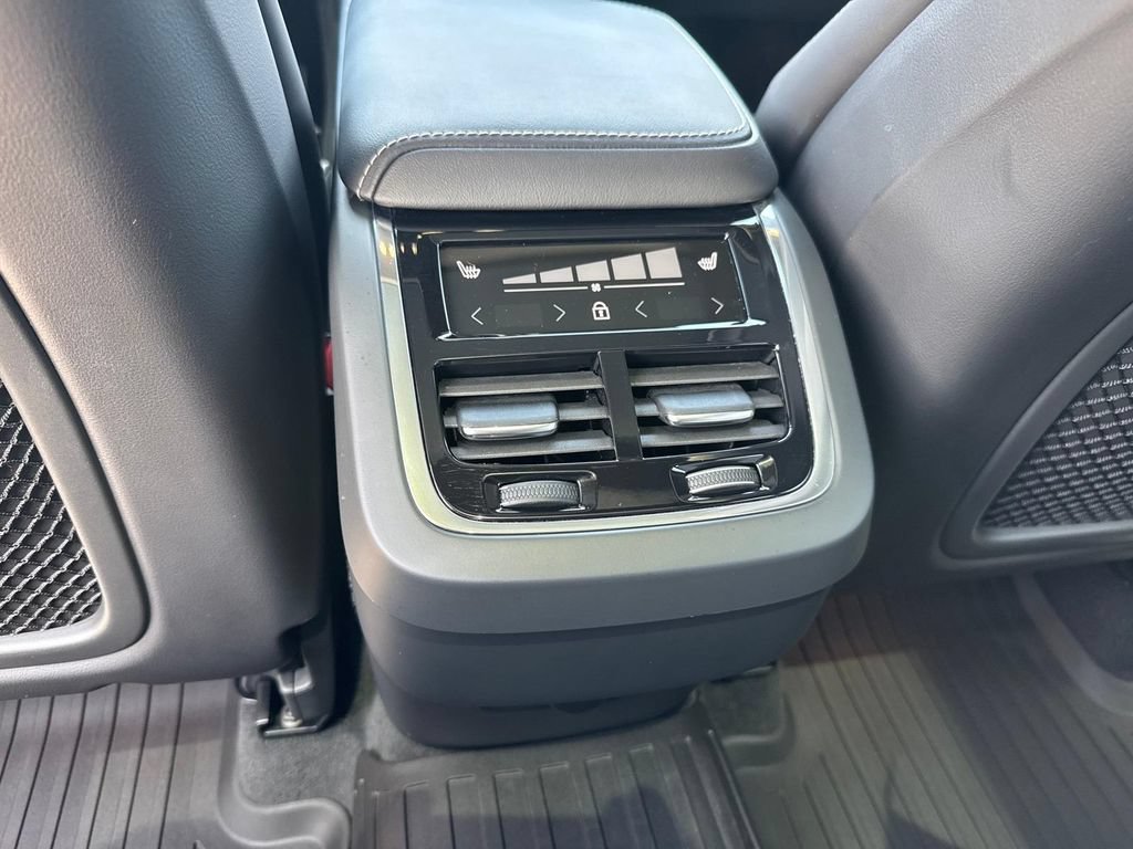 Certified 2023 Volvo XC60 B6 Ultimate w/ Climate Package AWD/4WD image 10