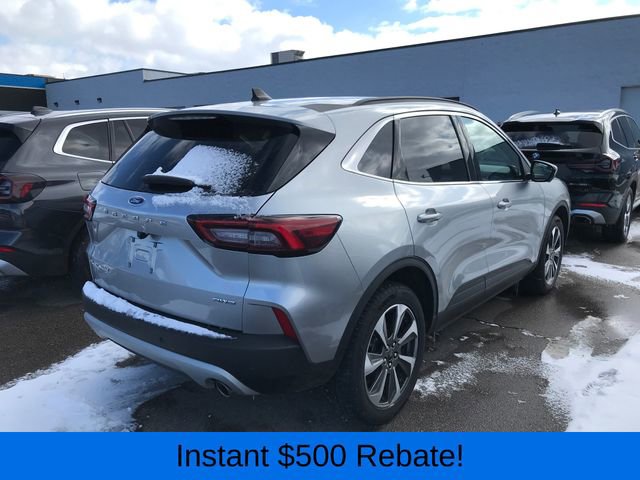 Used 2023 Ford Escape Platinum image 2