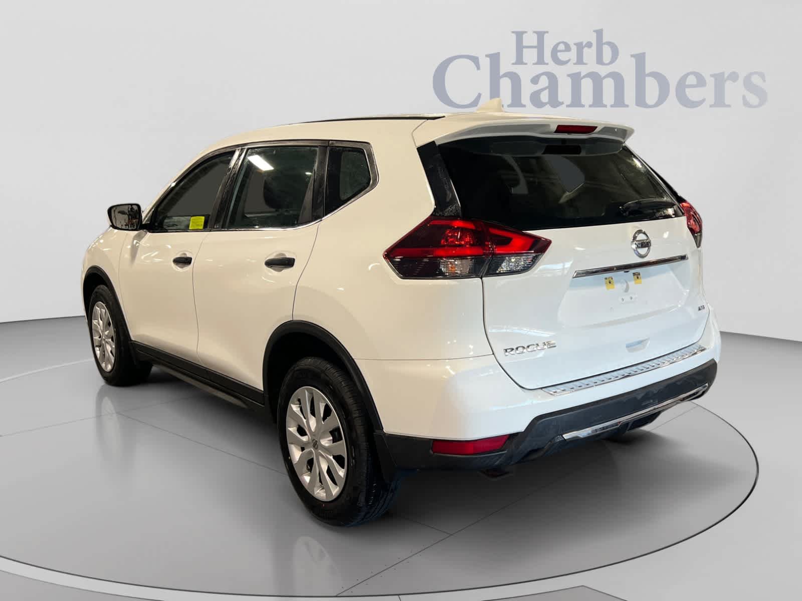 Used 2018 Nissan Rogue S AWD/4WD image 2