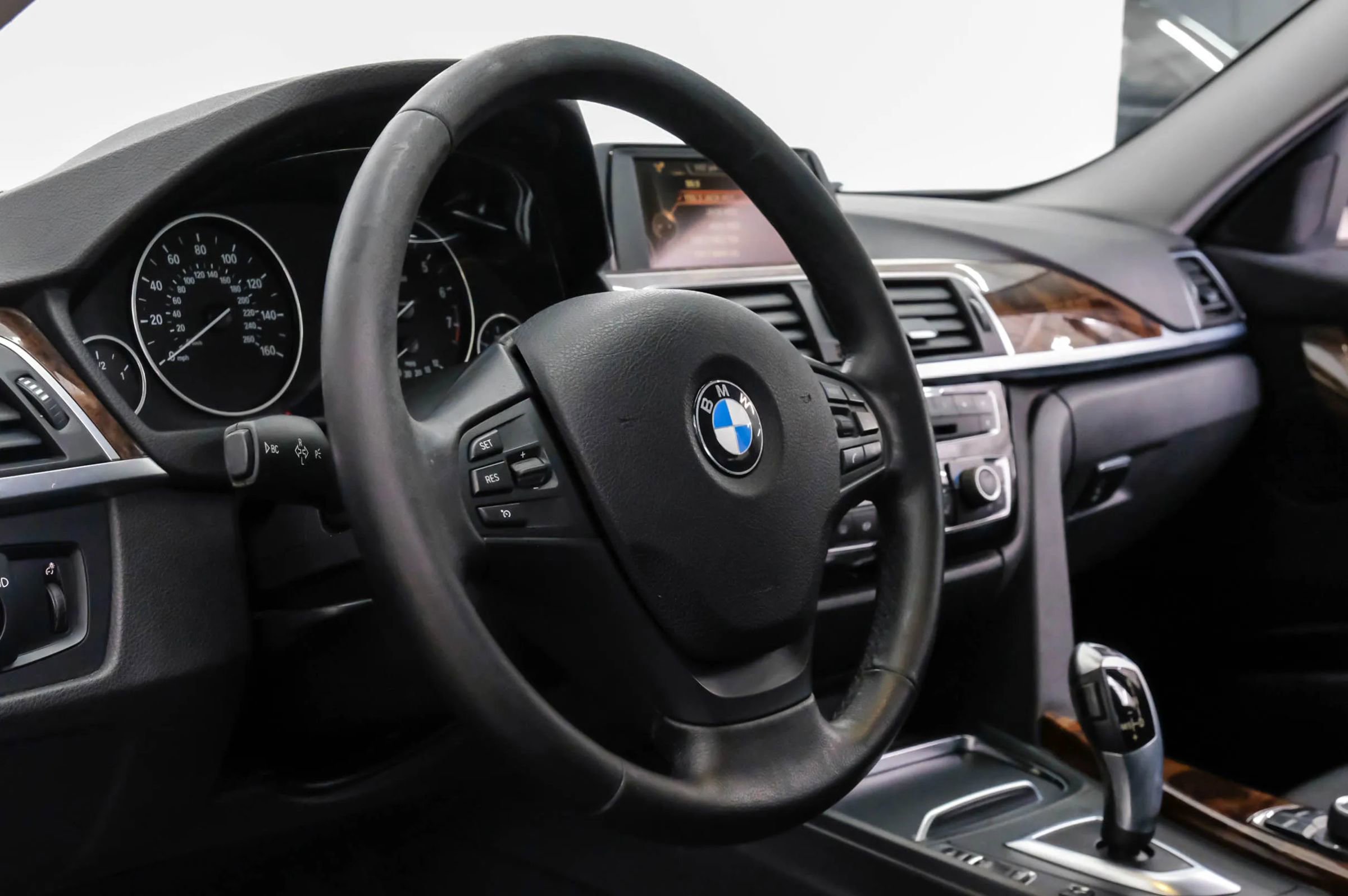 Used 2016 BMW 320i xDrive Sedan AWD/4WD image 15