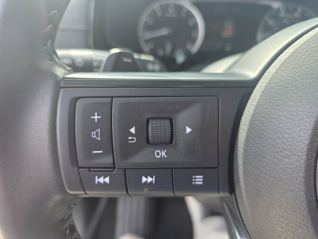 Used 2025 Nissan Pathfinder SV AWD/4WD image 21