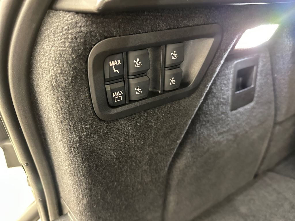 Used 2025 BMW X7 M60i w/ M Sport Professional Package AWD/4WD image 24