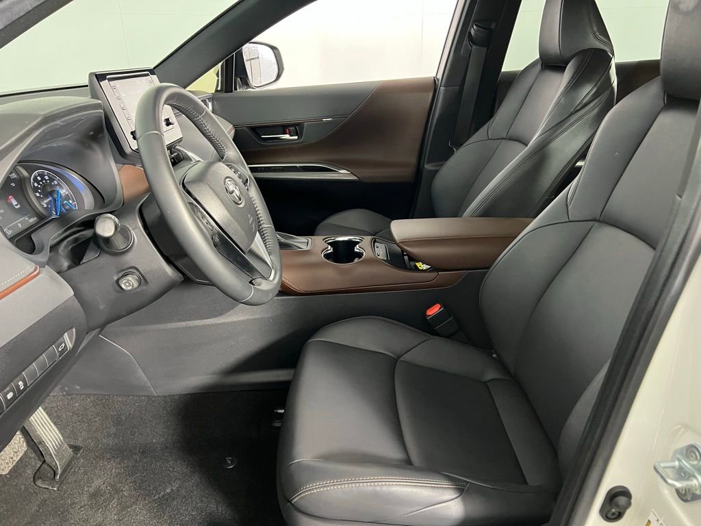 Used 2022 Toyota Venza XLE image 22