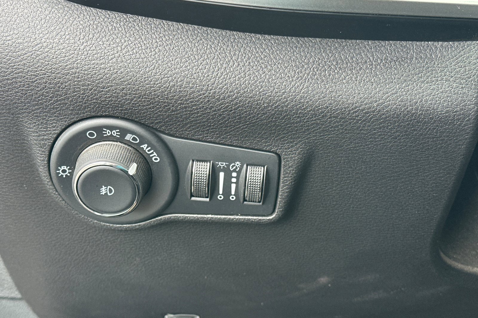 Used 2024 Jeep Compass Latitude image 39