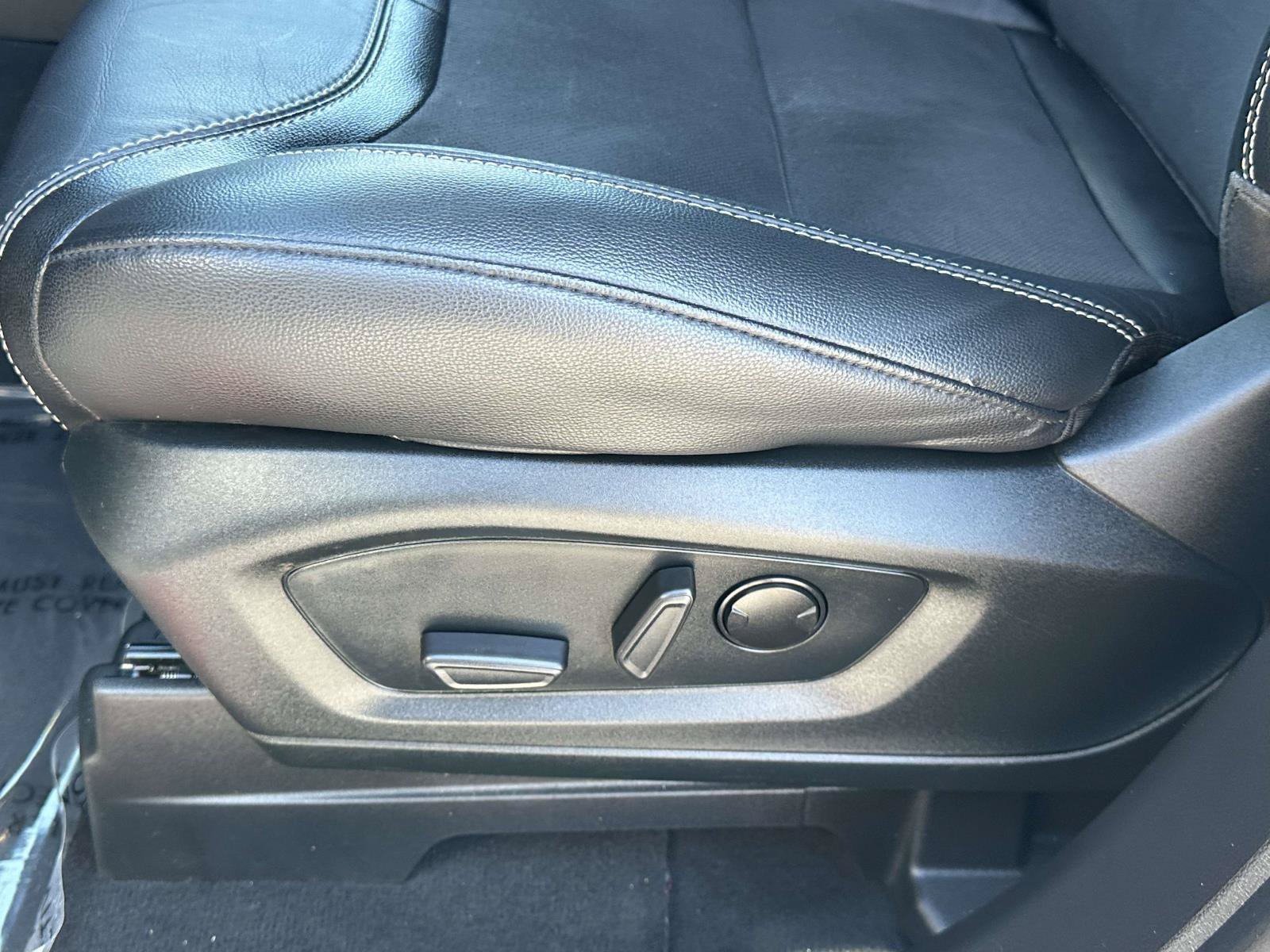 Used 2022 Ford Explorer ST AWD/4WD image 16