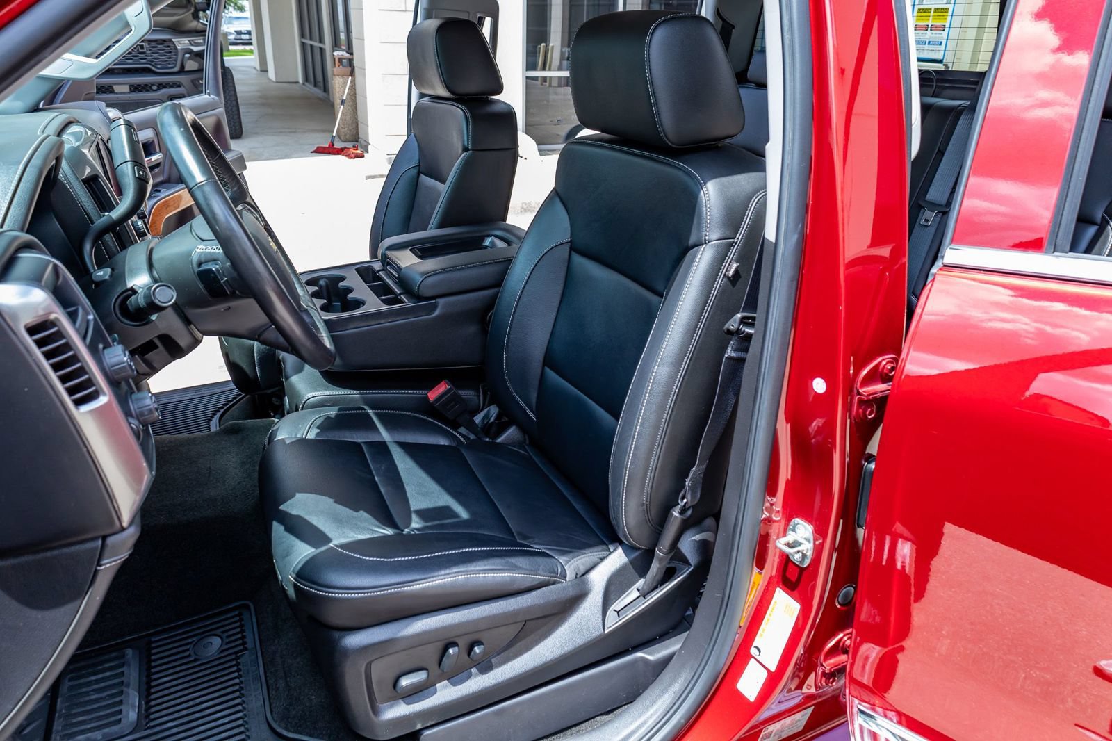 Used 2018 Chevrolet Silverado 1500 LTZ w/ Sport Package AWD/4WD image 28