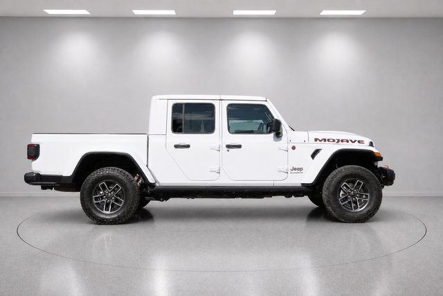 Used 2025 Jeep Gladiator Mojave AWD/4WD image 2
