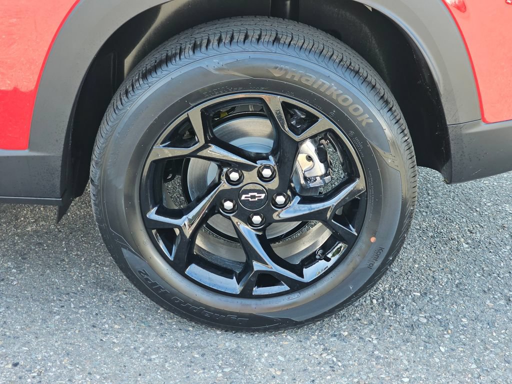 New 2026 Chevrolet Trax LT w/ Sunroof Package FWD image 9