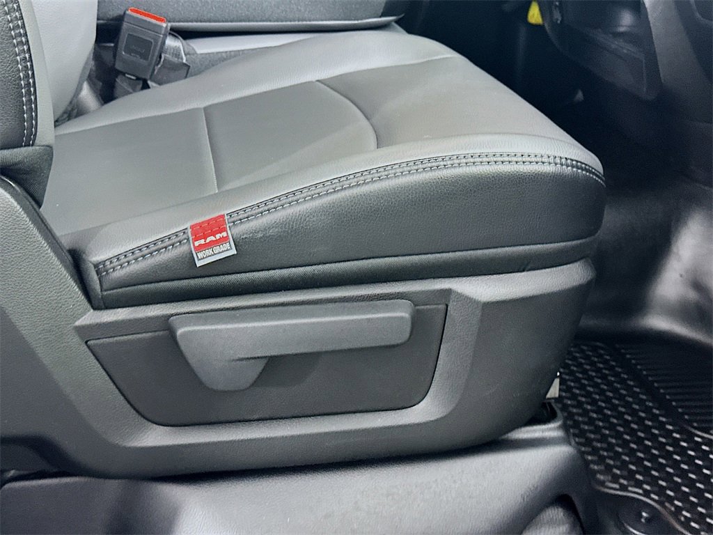 Used 2024 RAM 2500 Tradesman w/ Chrome Appearance Group image 22