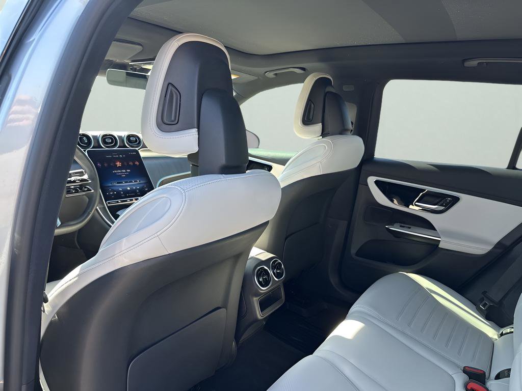 Used 2024 Mercedes-Benz GLC 300 4MATIC w/ AMG Line image 16