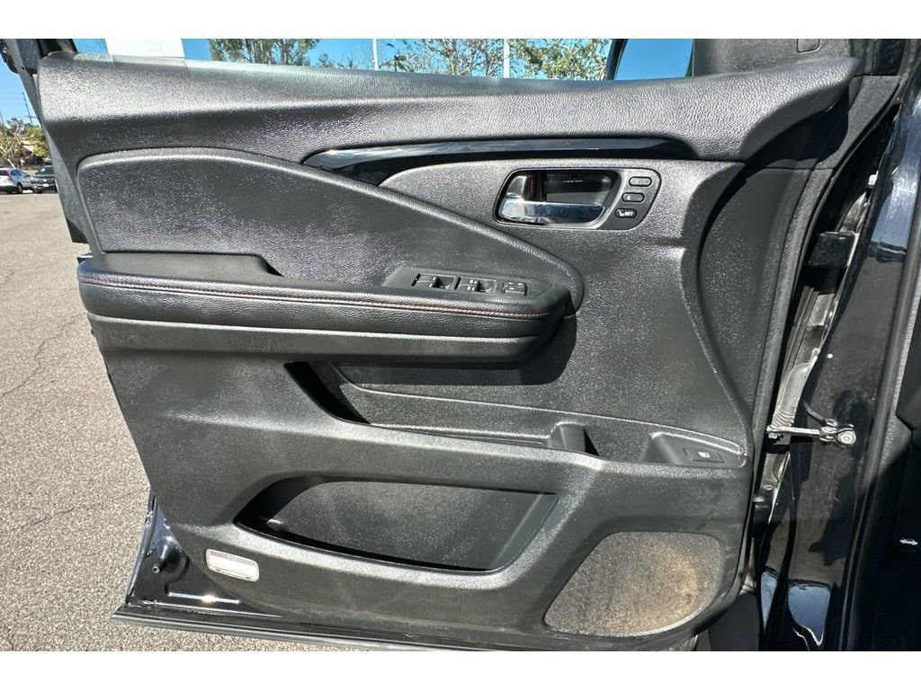 Used 2023 Honda Ridgeline Black Edition image 11