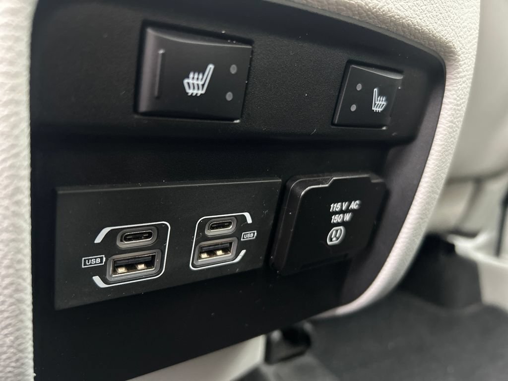 Used 2021 Jeep Cherokee Limited AWD/4WD image 17