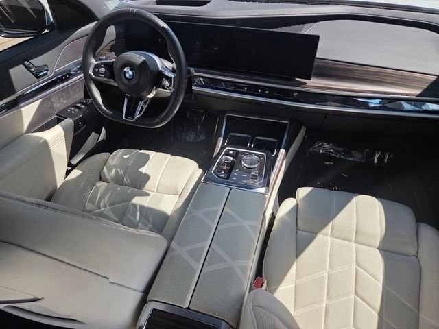 Used 2025 BMW 760i xDrive w/ Executive Package AWD/4WD image 31