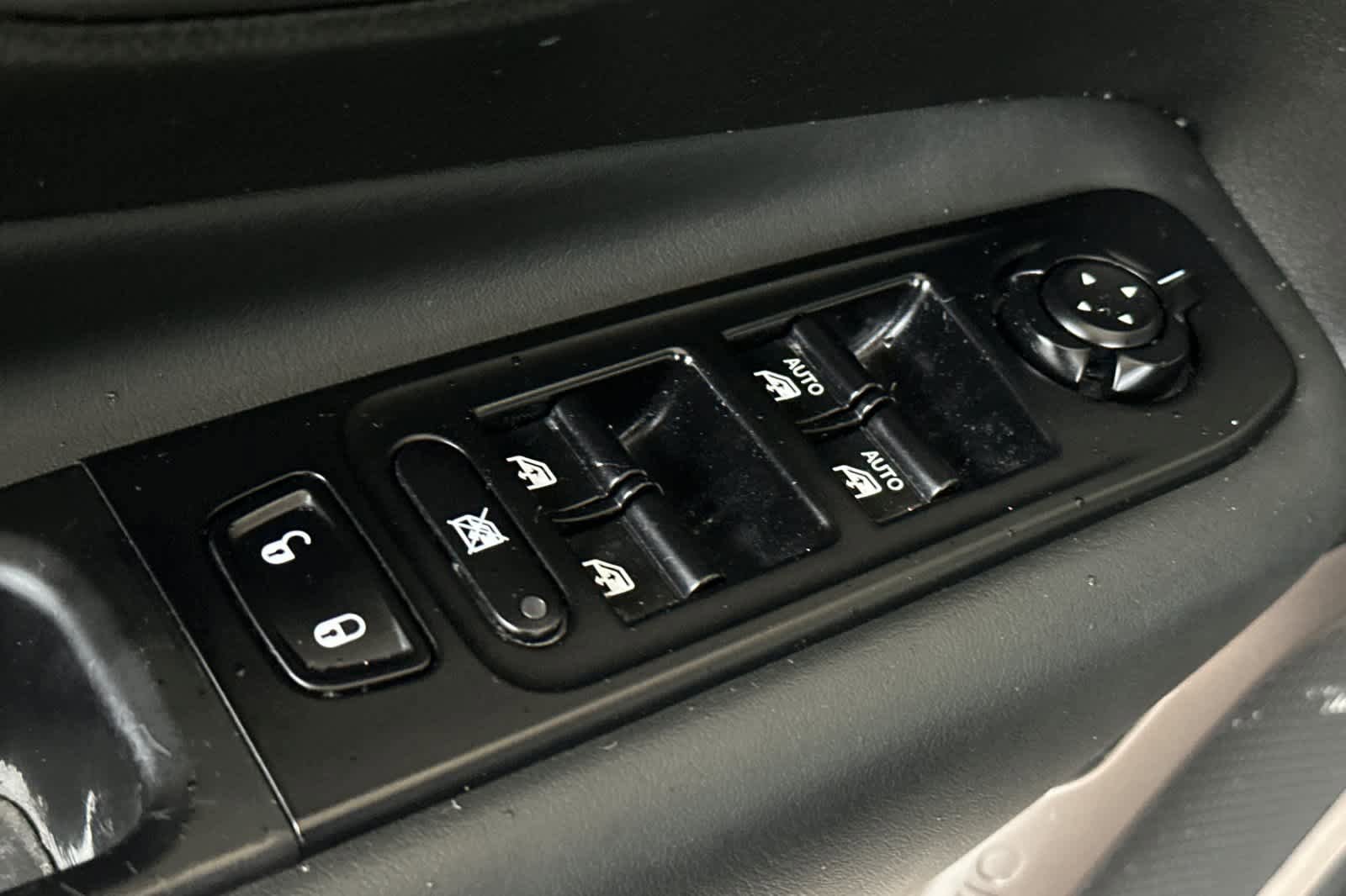 Used 2023 Jeep Renegade Latitude AWD/4WD image 13
