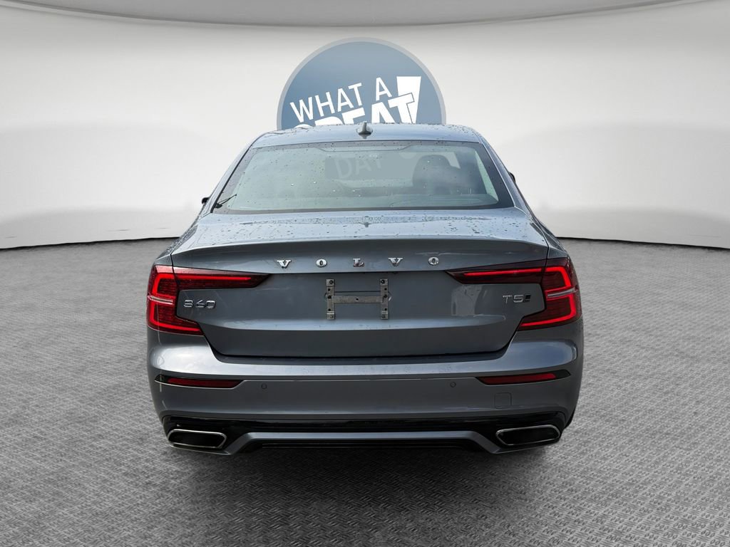 Used 2021 Volvo S60 T5 Momentum image 5