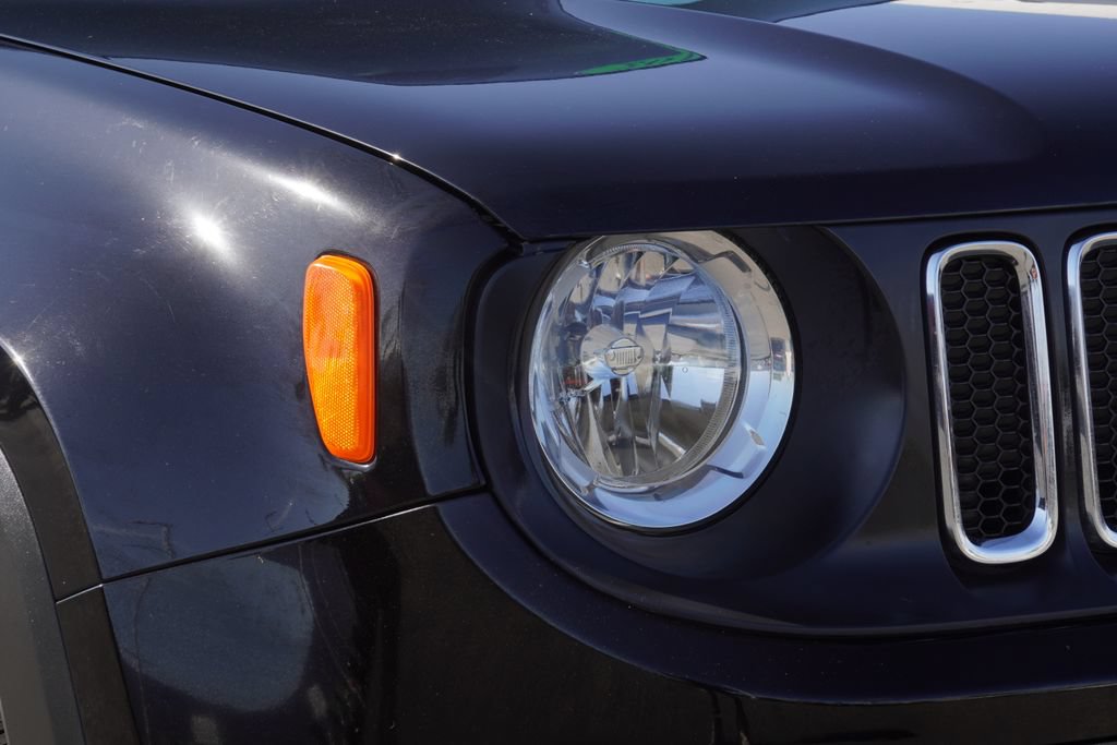 Certified 2017 Jeep Renegade Latitude AWD/4WD image 11