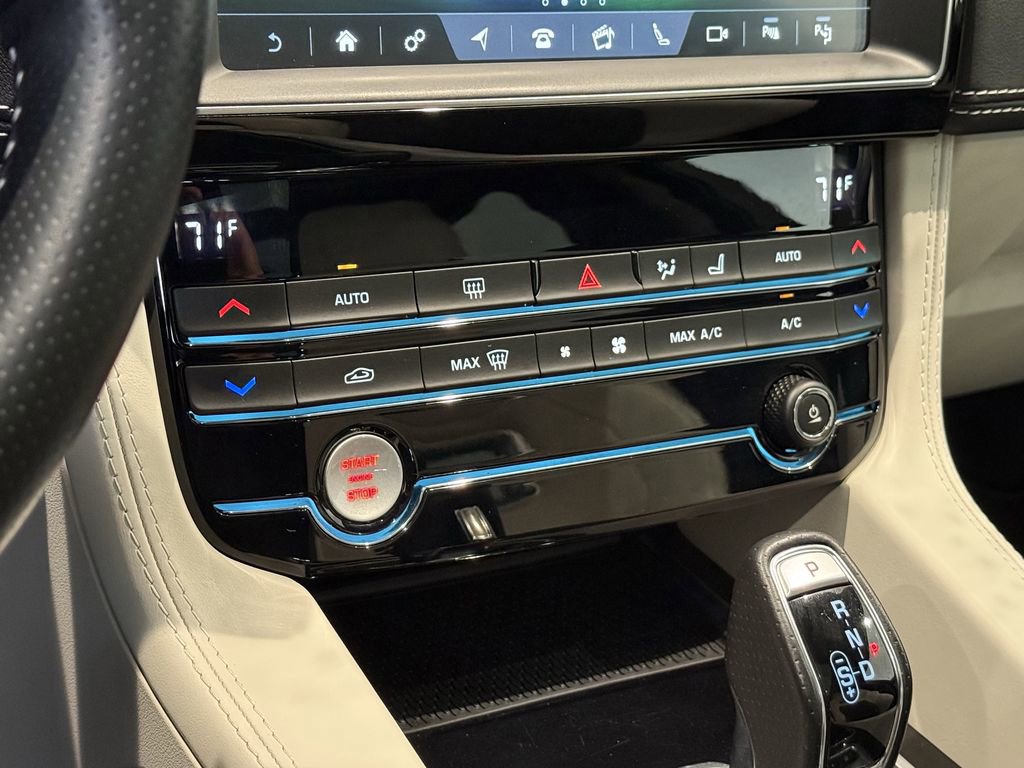 Used 2020 Jaguar F-PACE SVR image 29