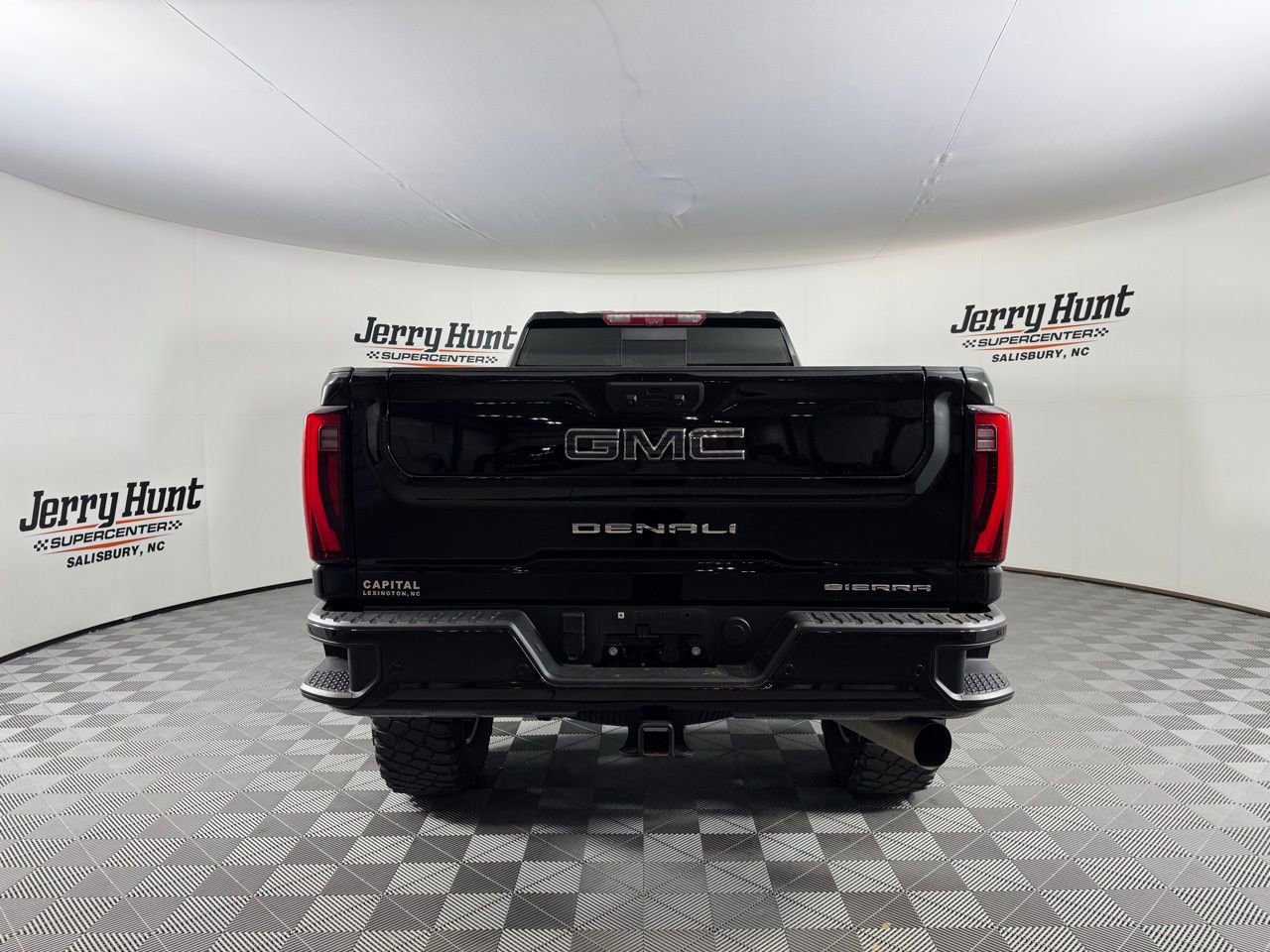 Used 2024 GMC Sierra 3500 Denali Ultimate AWD/4WD image 10