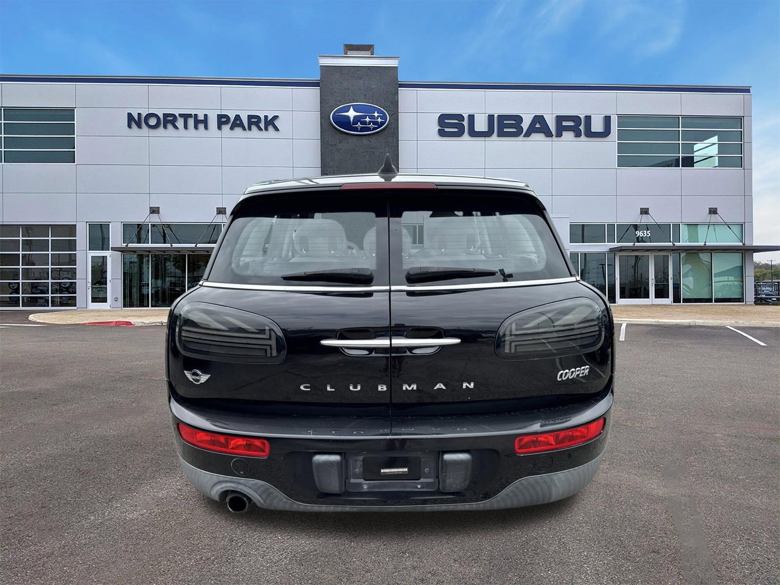 Used 2017 MINI Cooper Clubman FWD image 3