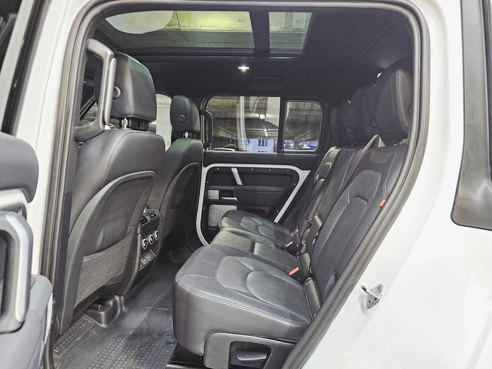 Used 2024 Land Rover Defender 130 X-Dynamic SE image 25